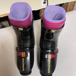 Vintage Salomon SX72 HTC Women's Ski Boots size 330-345 (approx sz 9 or 10)